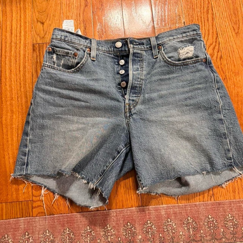 Levi’s 501 mid thigh shorts - Picture 6 of 8